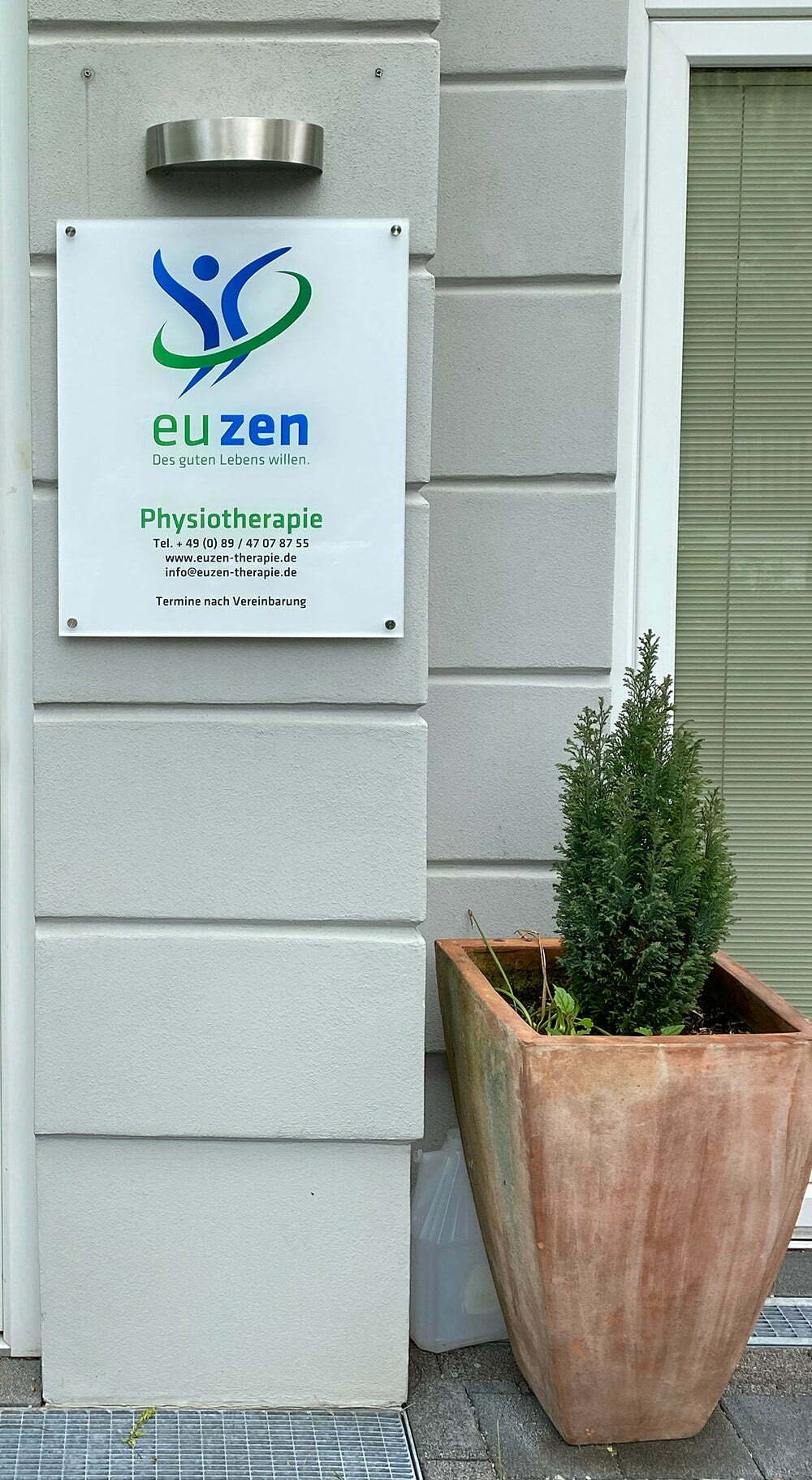 Bottega Design Referenz Illustration Praxisschild für euzen Physiotherapie